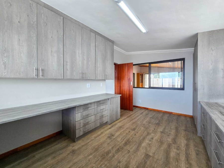 5 Bedroom Property for Sale in Jongensfontein Western Cape